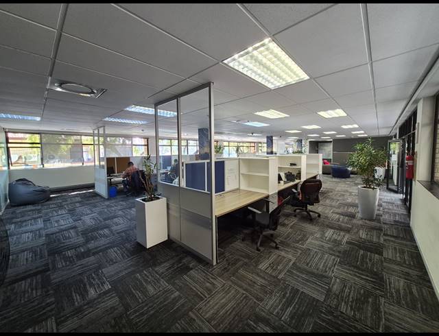 1,832M² OFFICE FOR SALE IN WOODMEAD
